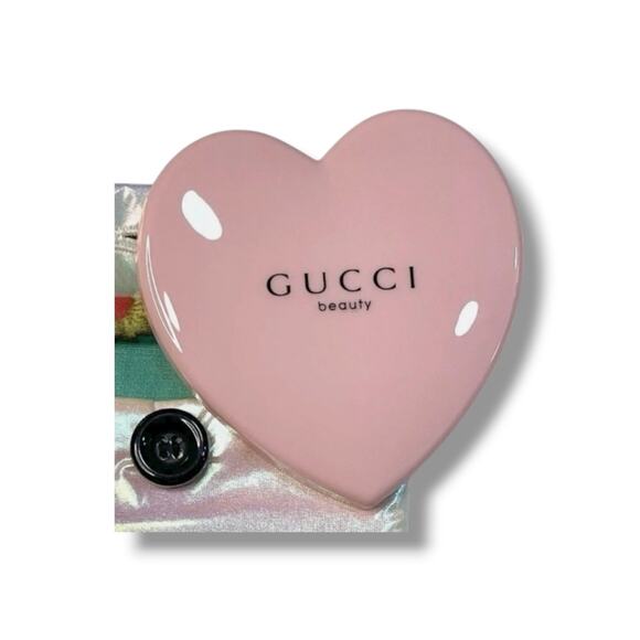 Gucci Beauty Pink Heart Mirror & Silky Pouch Set - Picture 2 of 3